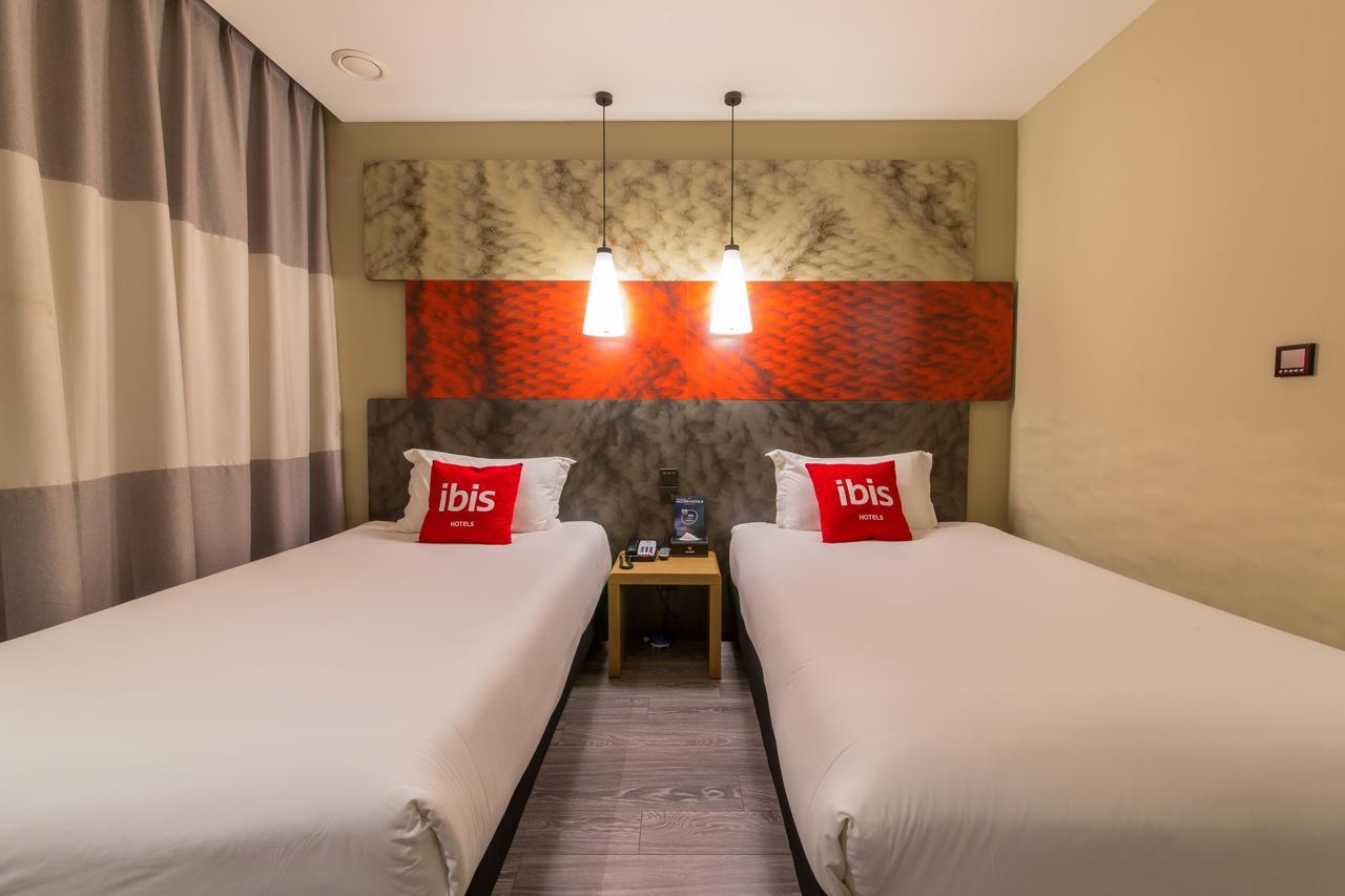 Ibis Lanzhou Wuquan Square Hotel Exterior photo